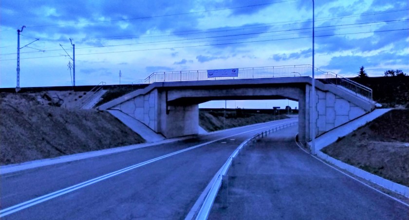 Zdjęcie przedstawia tunel pod torami w miejscowości Średnica-Maćkowięta (gmina Szepietowo)