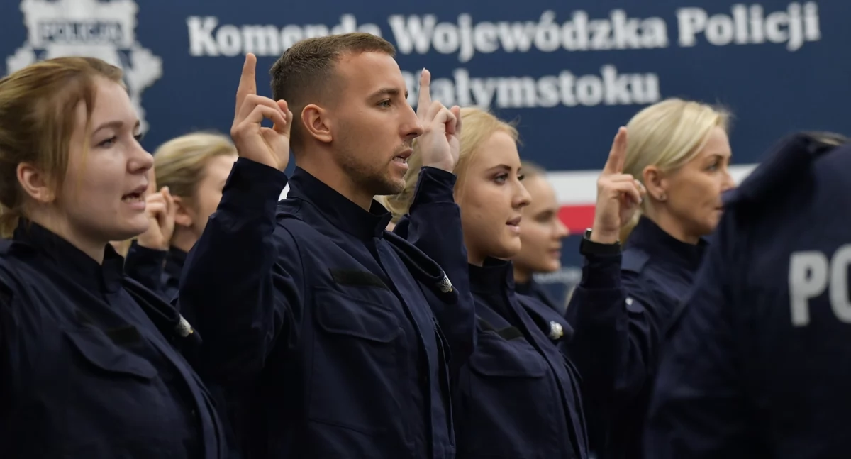 Komunikaty, policjanci zasilą szeregi podlaskich komend [foto] - zdjęcie, fotografia