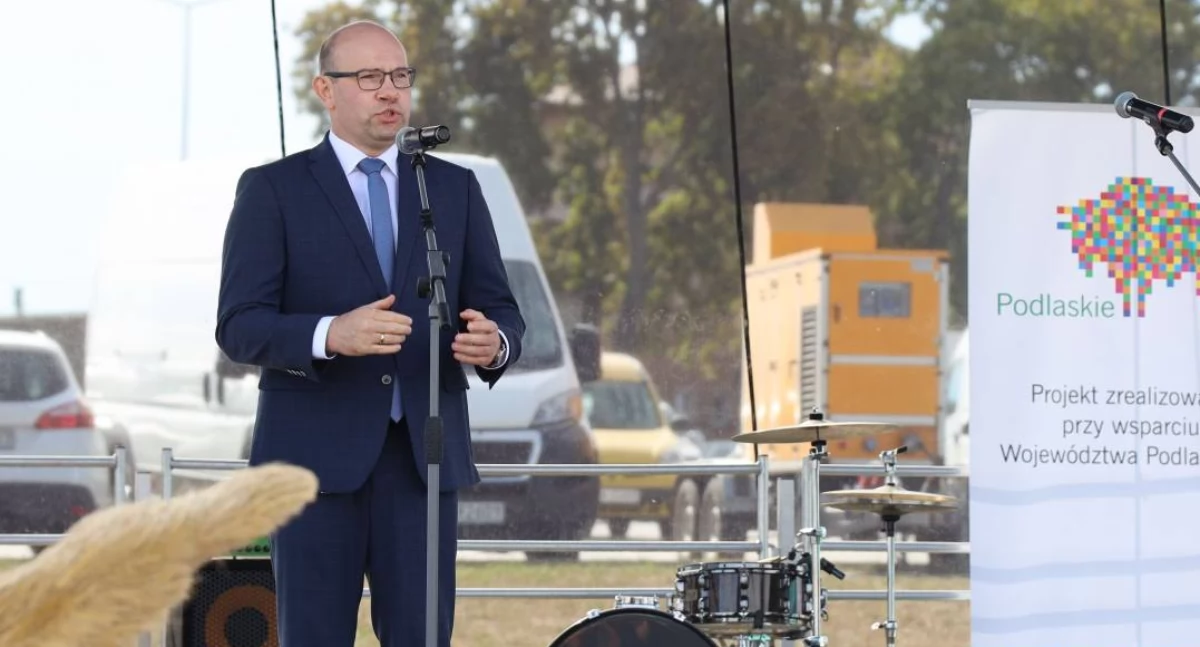 Zdjęcie: Marszałek Województwa Podlaskiego Artur Kosicki podczas dożynek w Sokołach