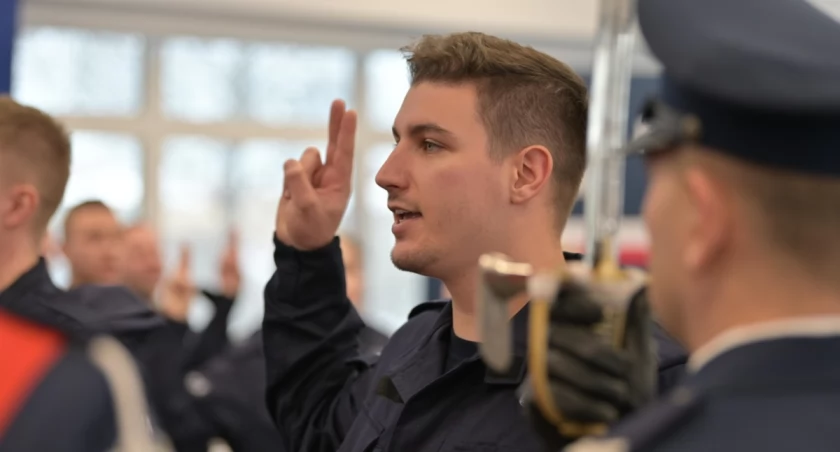 Komunikaty, policjanci złożyli ślubowanie Będą pracować Wysokiem Mazowieckiem - zdjęcie, fotografia