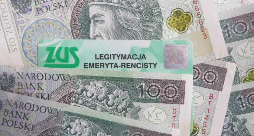 US - ZUS, marca emeryci renciści otrzymają waloryzację świadczeń - zdjęcie, fotografia