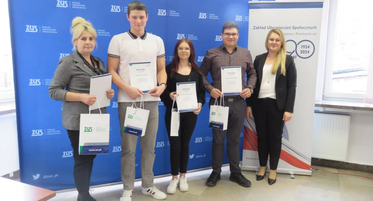 Edukacja, Uczniowie Staszica ponownie najlepsi wojewódzkim etapie olimpiady - zdjęcie, fotografia