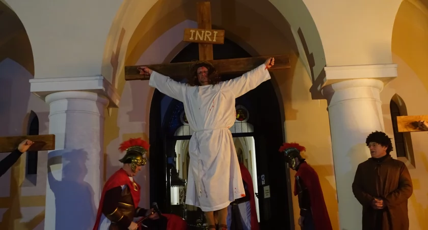 Kościół, Wielki Piątek Kuleszach Kościelnych inscenizacja Drogi Krzyżowej [FOTO VIDEO] - zdjęcie, fotografia
