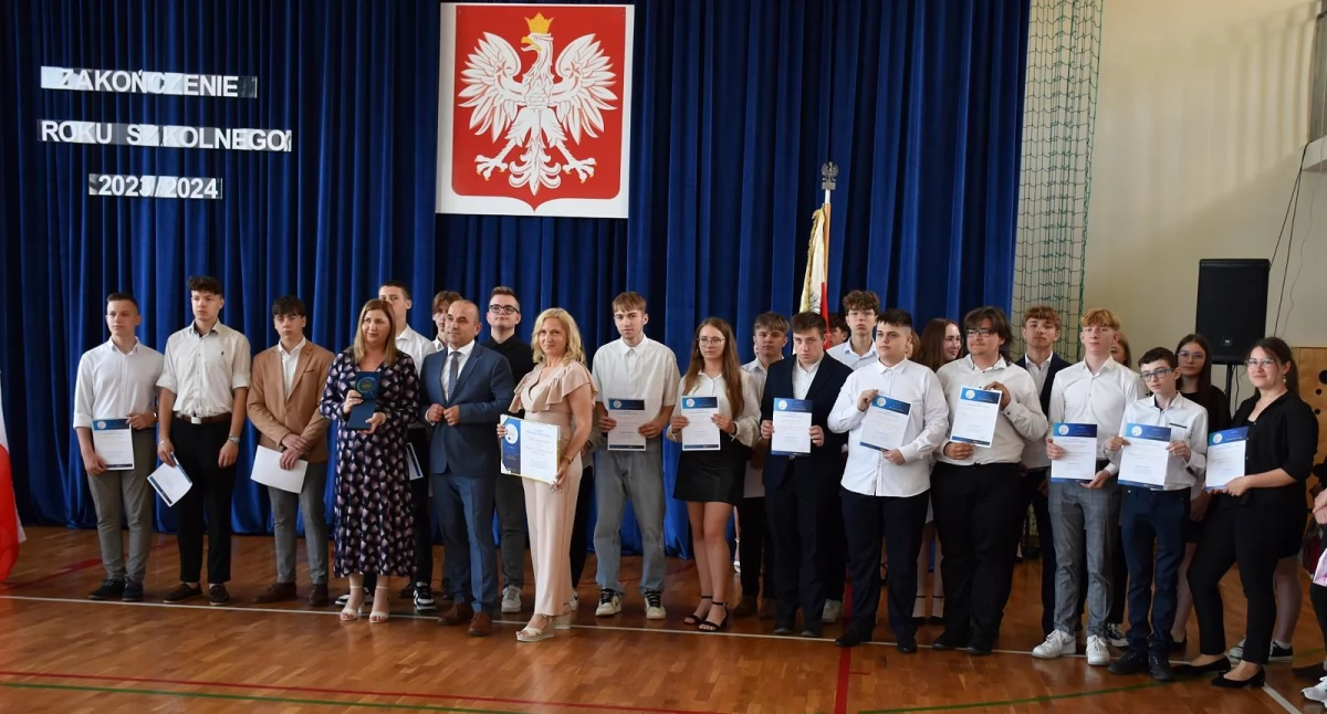 Edukacja, Staszic tytułem Złota Szkoła [foto] - zdjęcie, fotografia