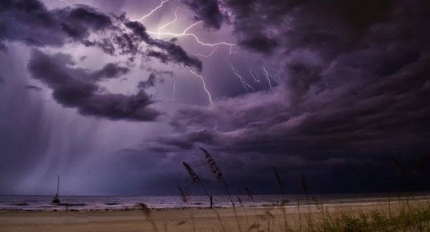 Meteo, Alerty drugiego trzeciego stopnia przed burzami Może niebezpiecznie - zdjęcie, fotografia