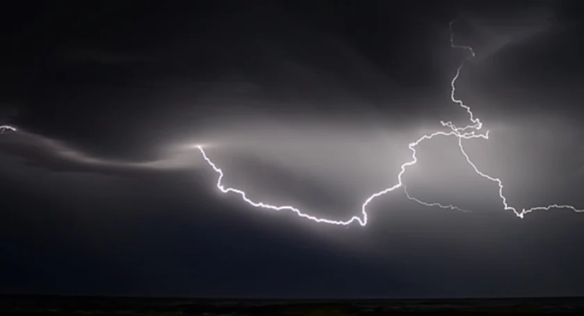 Meteo, ostrzega przed silnymi burzami Wydano alert całego województwa - zdjęcie, fotografia