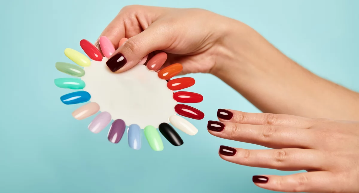 Artykuł sponsorowany, skompletować idealny zestaw lakierów hybrydowych domowego użytku - zdjęcie, fotografia