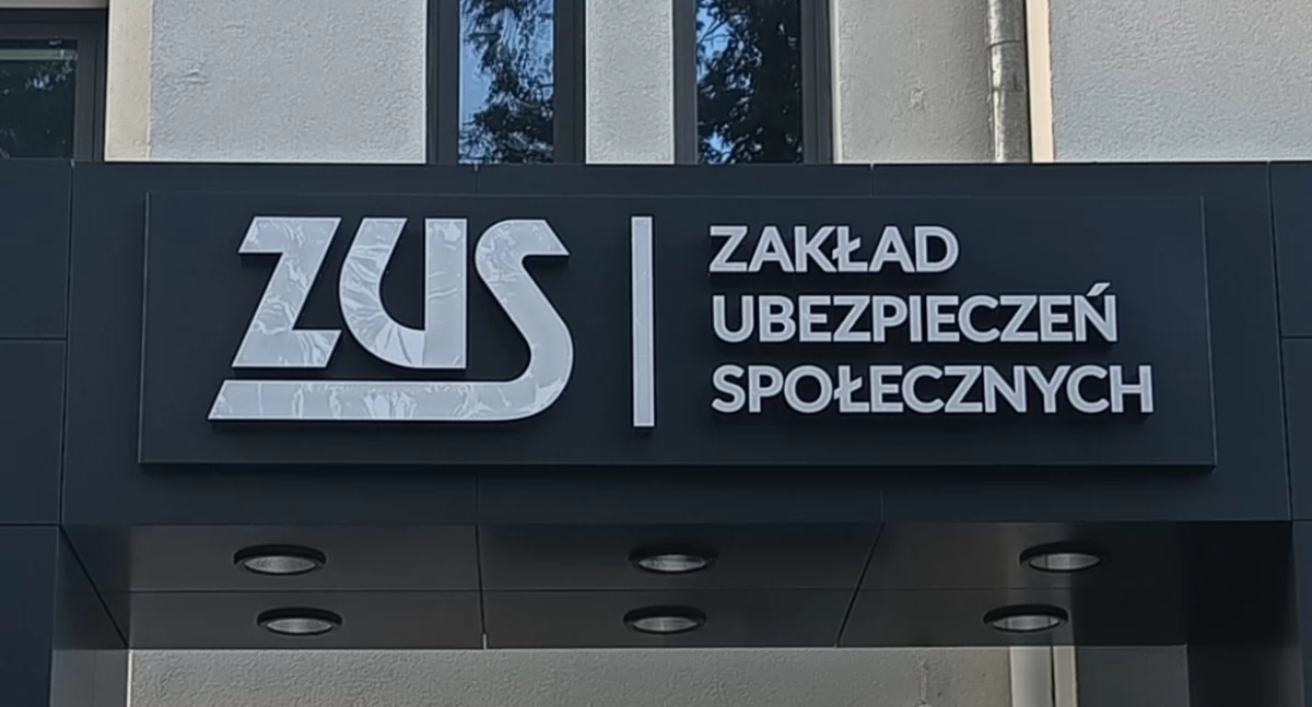 US - ZUS, miliony złotych wyniosły czternaste emerytury województwie podlaskim - zdjęcie, fotografia
