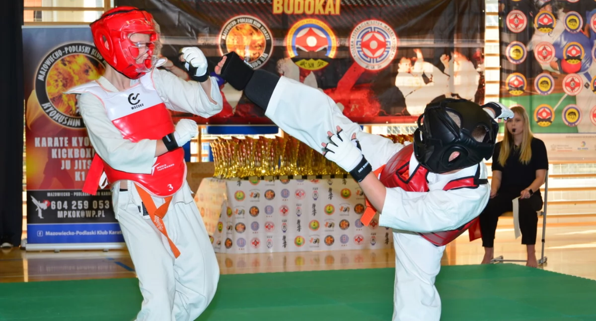 Sporty walki, Młodzi zawodnicy rywalizowali podczas Mistrzostw Województwa Podlaskiego Karate International Budokai [foto] - zdjęcie, fotografia