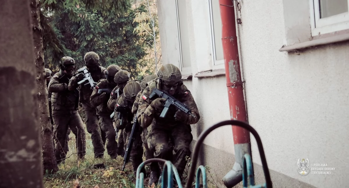 Wojsko, Żołnierze Dąbrowy Moczydeł ćwiczyli działania terenie zurbanizowanym - zdjęcie, fotografia