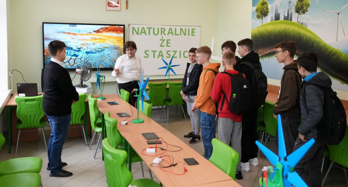 Edukacja, Ekopracownia Staszicu Ponad uczniów rodziców edukowało temat odnawialnych źródeł energii [foto] - zdjęcie, fotografia