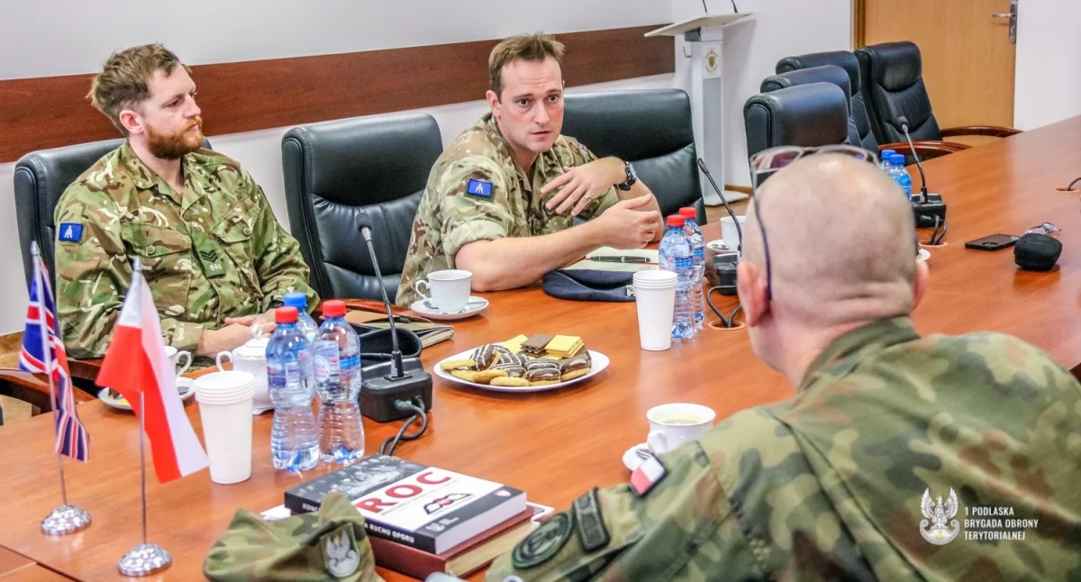 Wojsko, Wizyta przedstawicieli Batalionowej Grupy Bojowej Polska Podlaskiej Brygadzie Obrony Terytorialnej - zdjęcie, fotografia