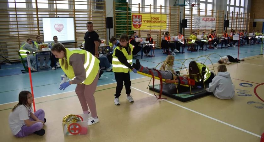 Konkursy, szesnasty odbył Powiatowy Konkurs „Pierwsza pomoc nagłych wypadkach” [foto] - zdjęcie, fotografia