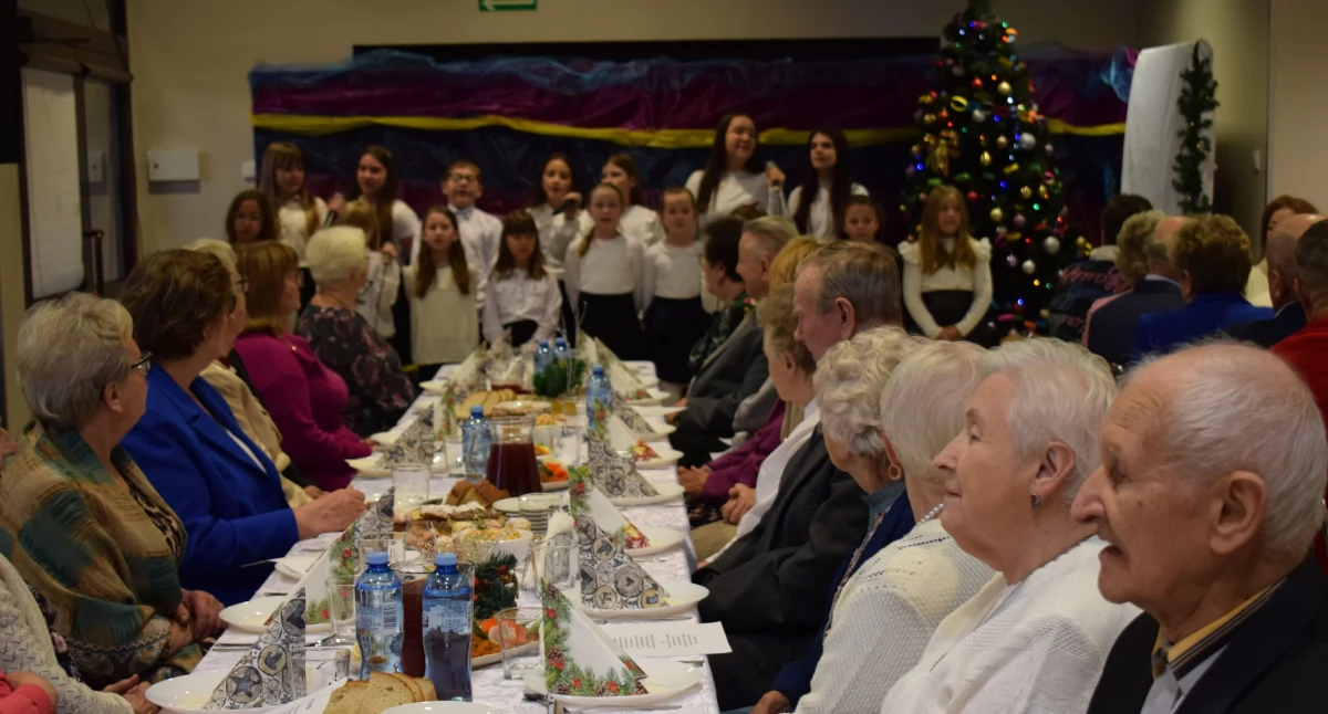 Święta, Szepietowo Seniorzy spotkali świątecznym stole [foto] - zdjęcie, fotografia