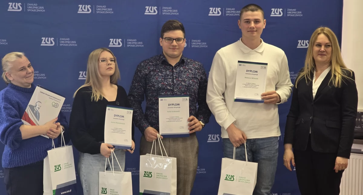 Edukacja, Reprezentacja Staszica znów najlepsza wojewódzkim etapie olimpiady - zdjęcie, fotografia