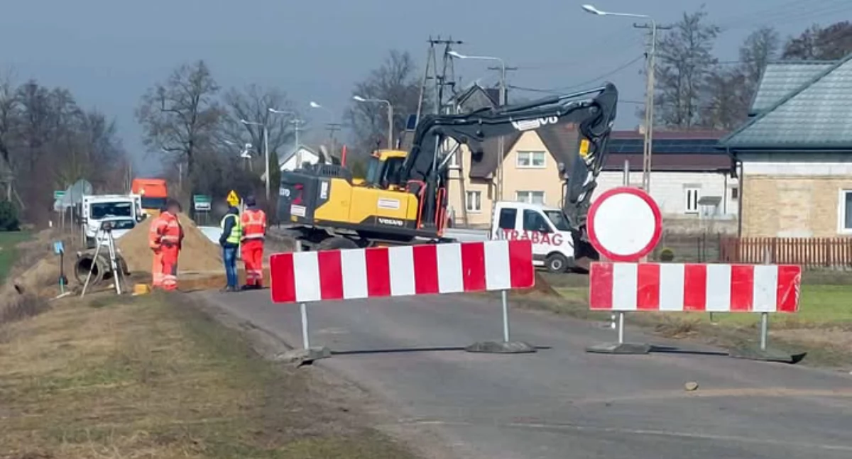 Inwestycje, Utrudnienia ruchu! Zamknięty odcinek drogi Łopieniach Szelągach [foto] - zdjęcie, fotografia
