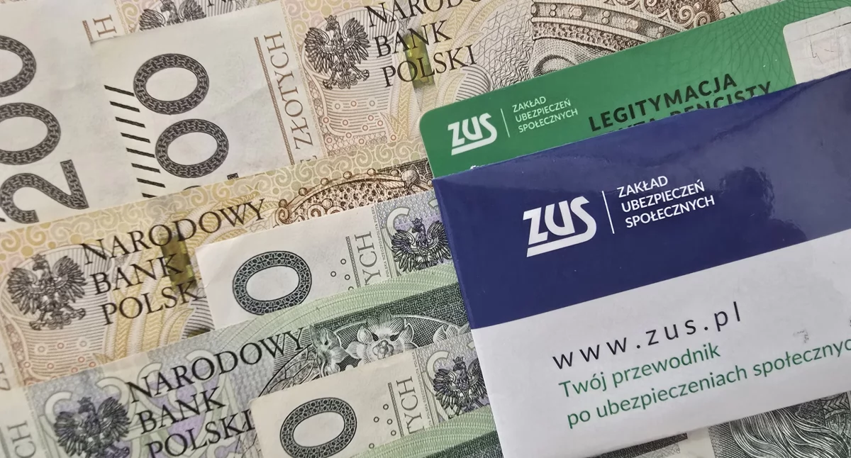 US - ZUS, przekazał środki kolejną transzę wypłat trzynastek - zdjęcie, fotografia