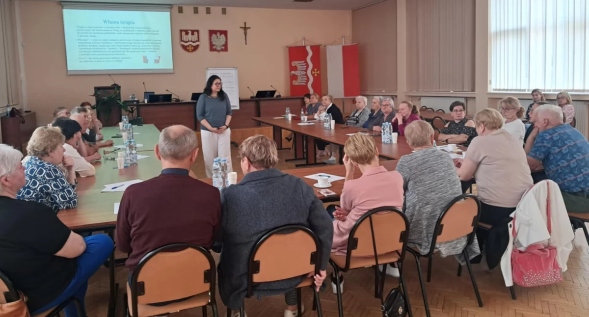 Urzędy, Siła opiece budować odporność psychiczną rodziców zastępczych - zdjęcie, fotografia