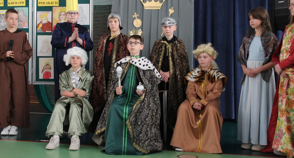 Edukacja, lecie koronacji Bolesława Chrobrego Szkole Podstawowej Szarych Szeregów Czyżewie [foto video] - zdjęcie, fotografia