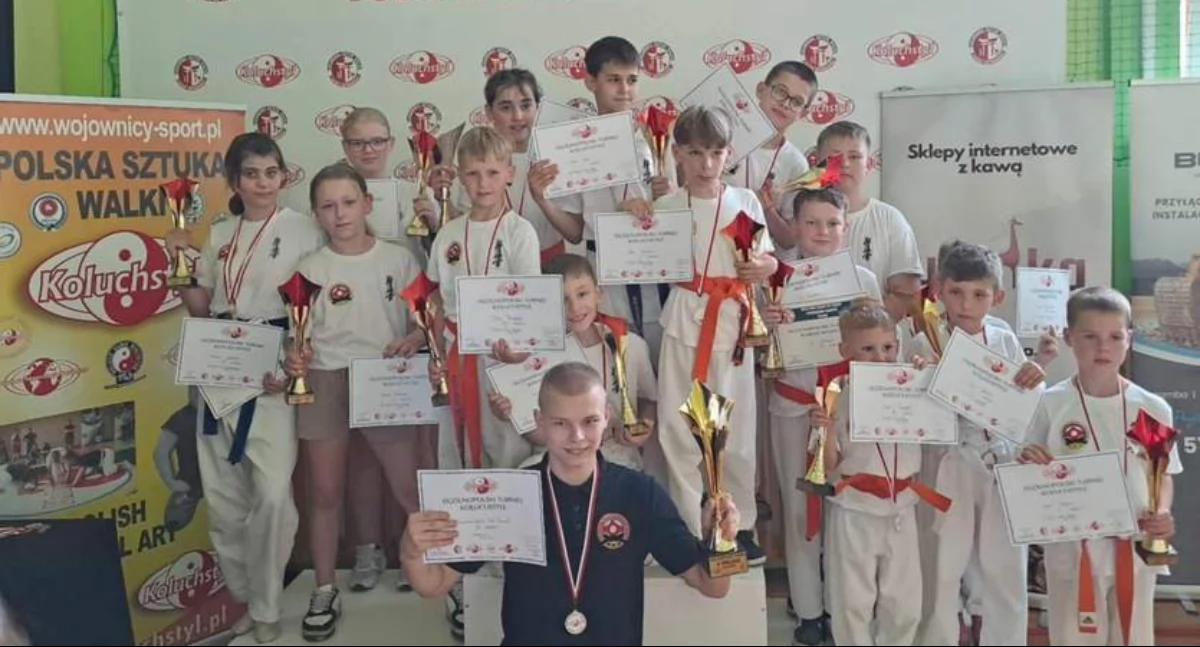 Zdjęcie: Zawodnicy Mazowiecko-Podlaskiego Klubu Karate z Ciechanowca podczas Ogólnopolskiego Turnieju Koluchstyl i Kata Karate Kyokushin w Krześlinie