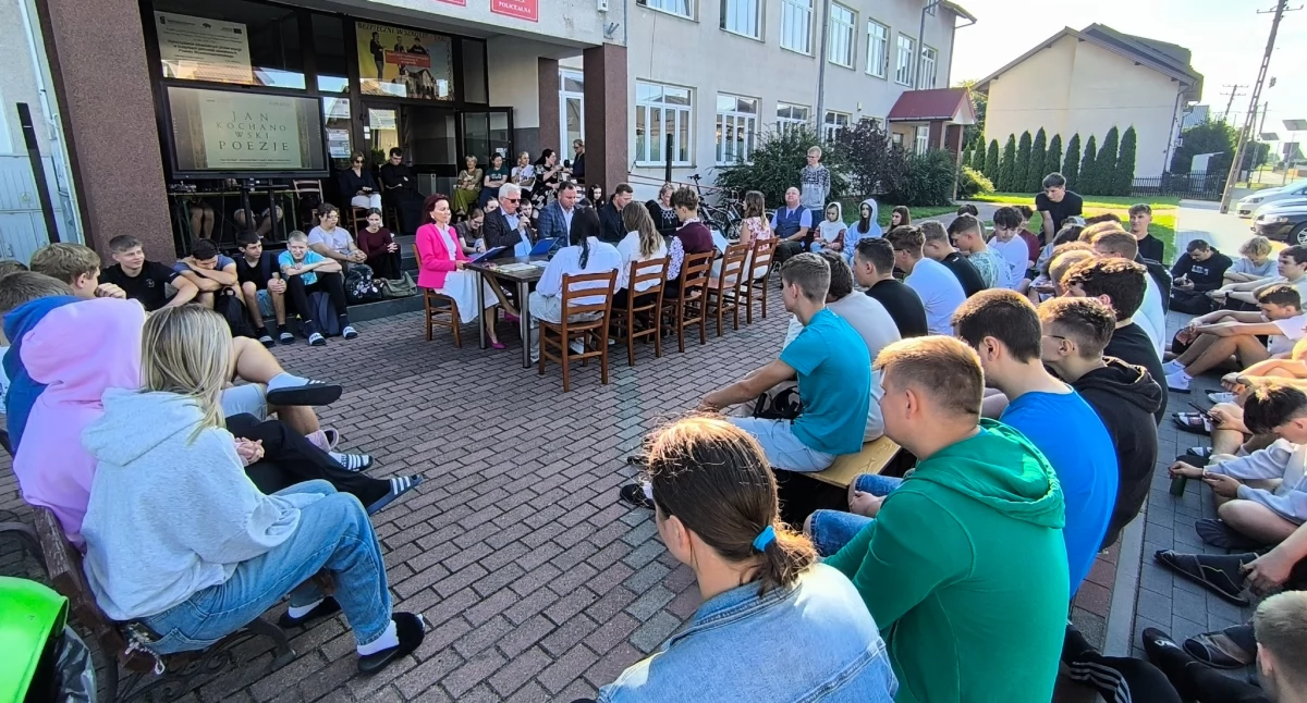 Akcja Narodowego Czytania w Czyżewie /fot. ZSOiZ w Czyżewie