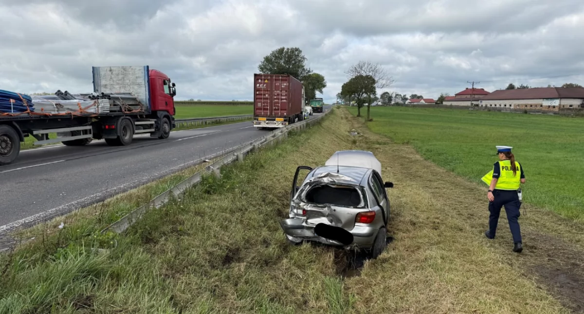 Wypadki drogowe, Wypadek Wysokie Mazowieckie Zambrów Ciężarówka najechała samochód osobowy - zdjęcie, fotografia