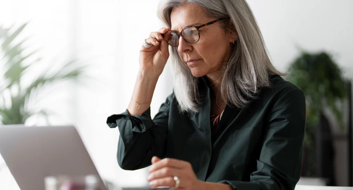 US - ZUS, Blisko milion osób pobiera rentę wdowią Podlaskiem - zdjęcie, fotografia