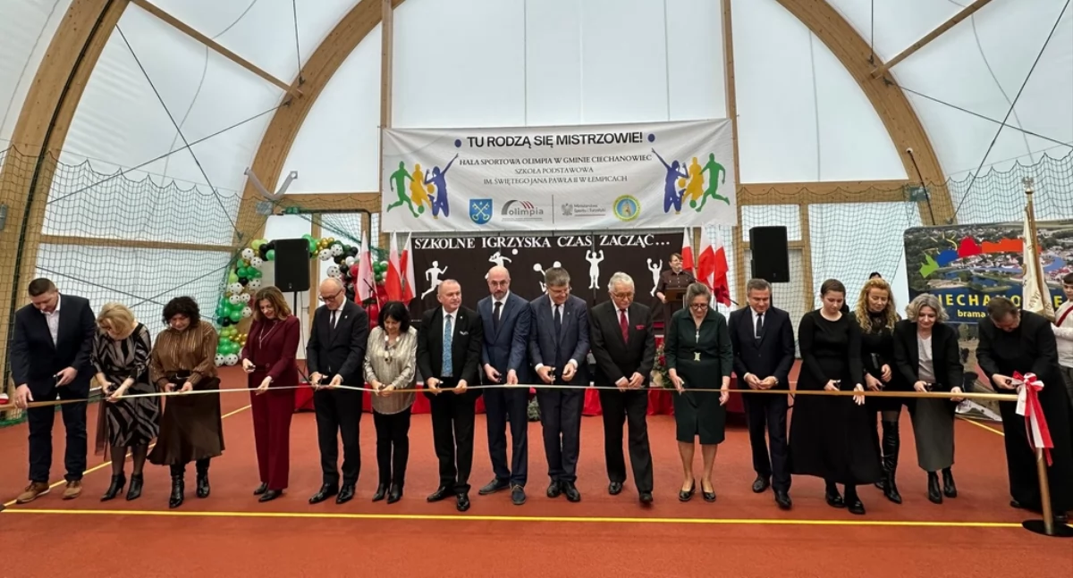 Zdjęcie: Uroczyste otwarcie hali sportowej „Olimpia” w Łempicach /fot. Urząd Miejski w Ciechanowcu
