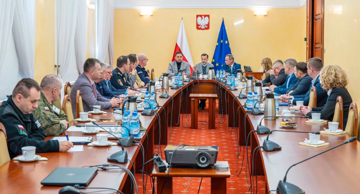 Wojewoda podlaski zwołał posiedzenie służb w związku z nadchodzącym silnym mrozem /fot. Krzysztof Zdanuczyk, PUW