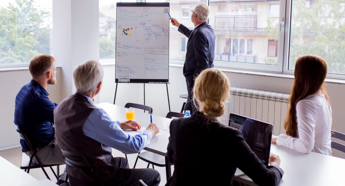 Artykuł sponsorowany, Rozwój menedżera kroku szkoleń budowaniu silnego przywództwa - zdjęcie, fotografia