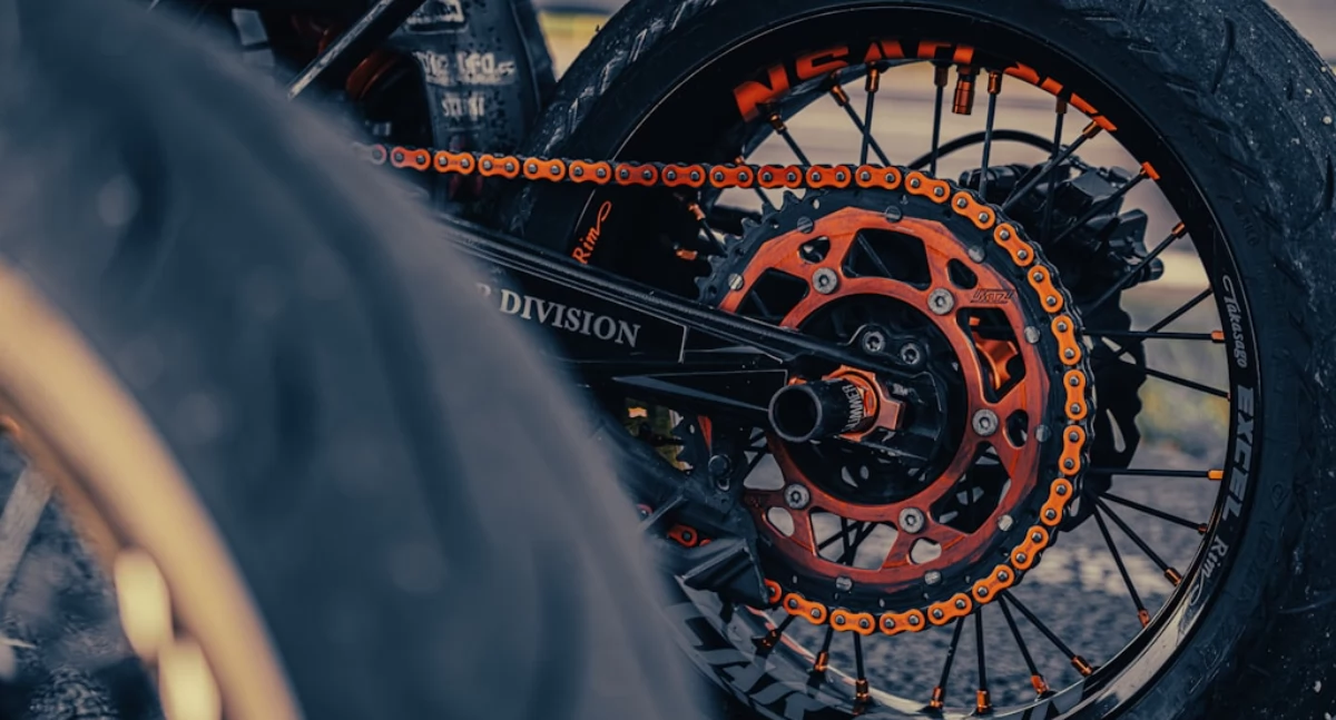 Artykuł sponsorowany, Pirelli Diablo Rosso sportowe osiągi technologia której słynie marka Pirelli - zdjęcie, fotografia