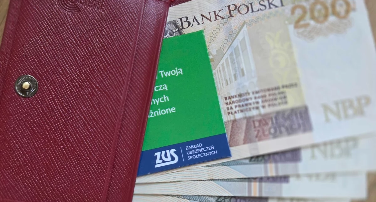 US - ZUS, Przeliczanie emerytur czerwcowych przez dobiega końca - zdjęcie, fotografia