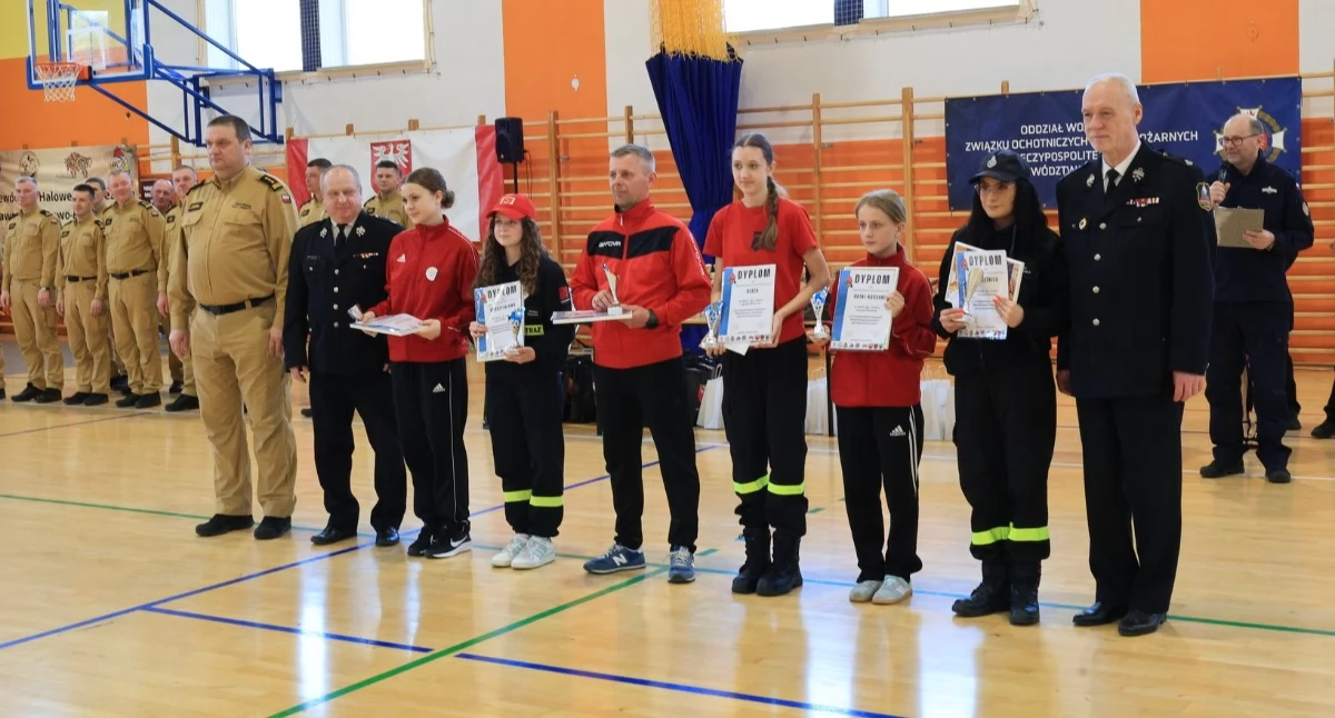 Zdjęcie: III Wojewódzkie Halowe Młodzieżowe Zawody Sportowo-Pożarnicze /fot. ogn. Justyna Kłusewicz, KW PSP w Białymstoku