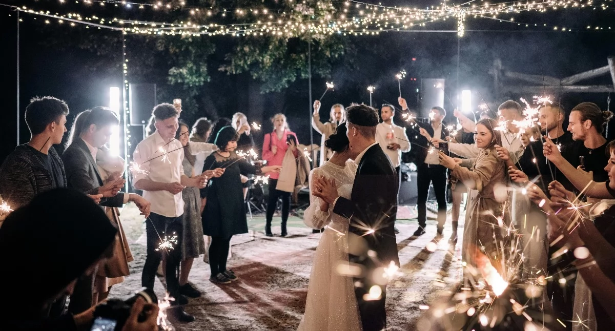 Artykuł sponsorowany, Zimne ognie weselu wszystko musisz wiedzieć przed zakupem - zdjęcie, fotografia