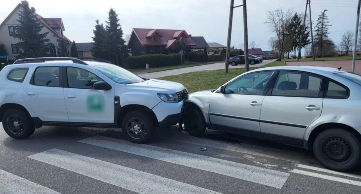 Wypadki drogowe, Osobówki zderzyły Dąbrówce Kościelnej [FOTO] - zdjęcie, fotografia