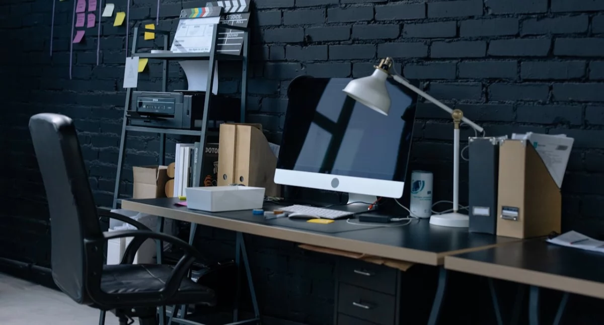 Artykuł sponsorowany, wybrać biurko gabinetu - zdjęcie, fotografia