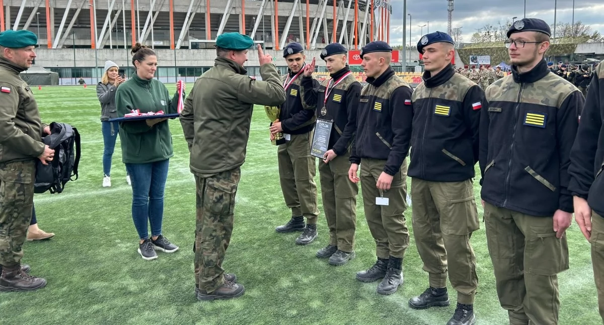Uczniowie klas wojskowych z Ciechanowca bezkonkurencyjni w wojewódzkiej spartakiadzie /fot. ZSOiZ w Ciechanowcu