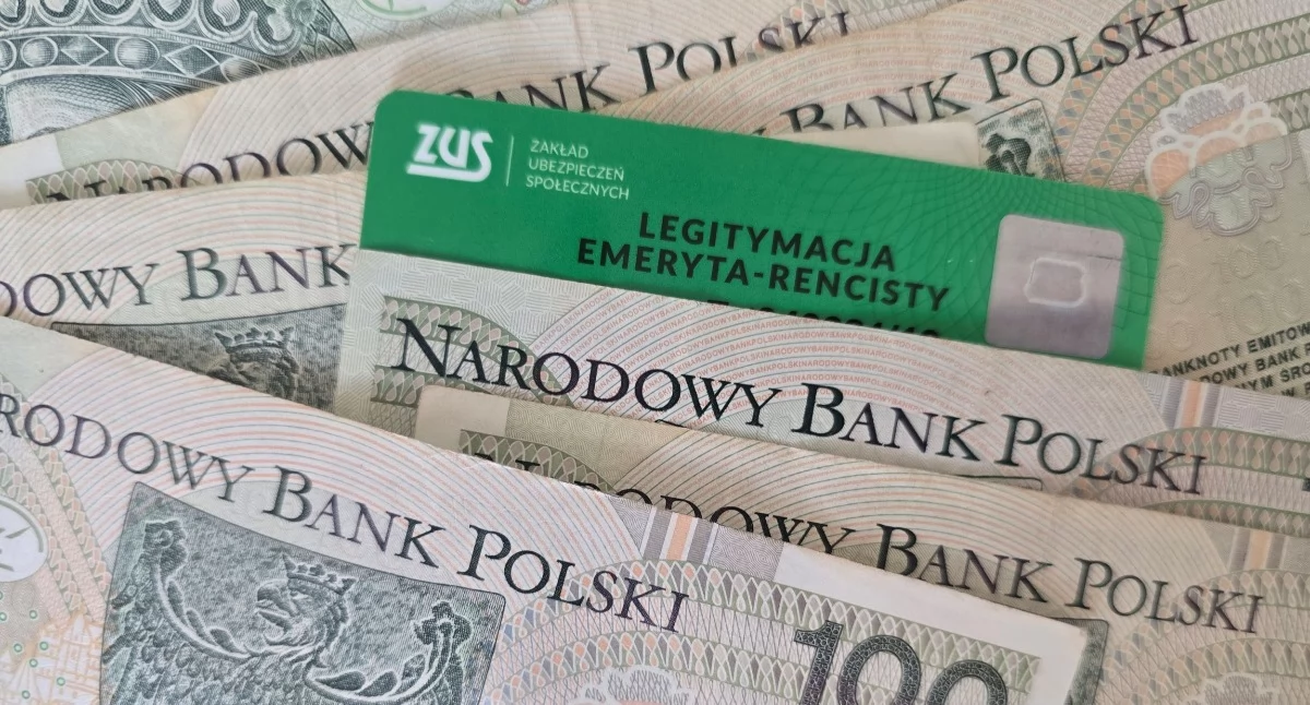 US - ZUS, kończy wysyłkę „trzynastych emerytur” trafiło emerytów rencistów całym kraju - zdjęcie, fotografia