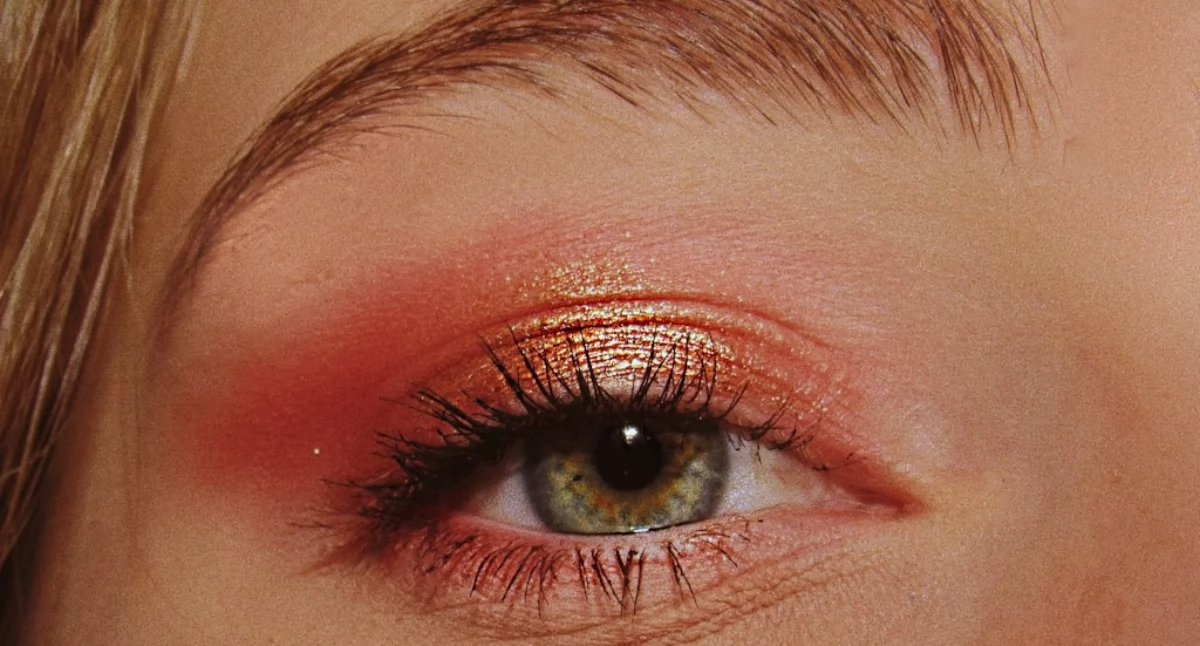 Artykuł sponsorowany, Kilka trików makijażowych które wydłużają trwałość makijażu - zdjęcie, fotografia