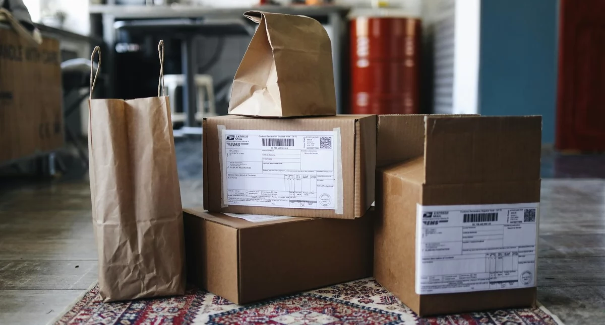 Artykuł sponsorowany, Paczka uszkodzona transporcie udokumentować szkodę skutecznie dochodzić odszkodowania - zdjęcie, fotografia