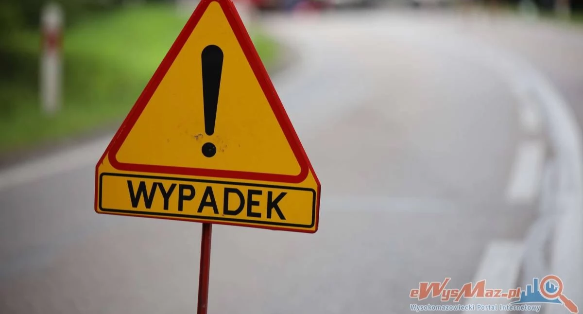 Wypadki drogowe, Tragiczny wypadek gminie Sokoły żyje kierowca samochodu osobowego - zdjęcie, fotografia