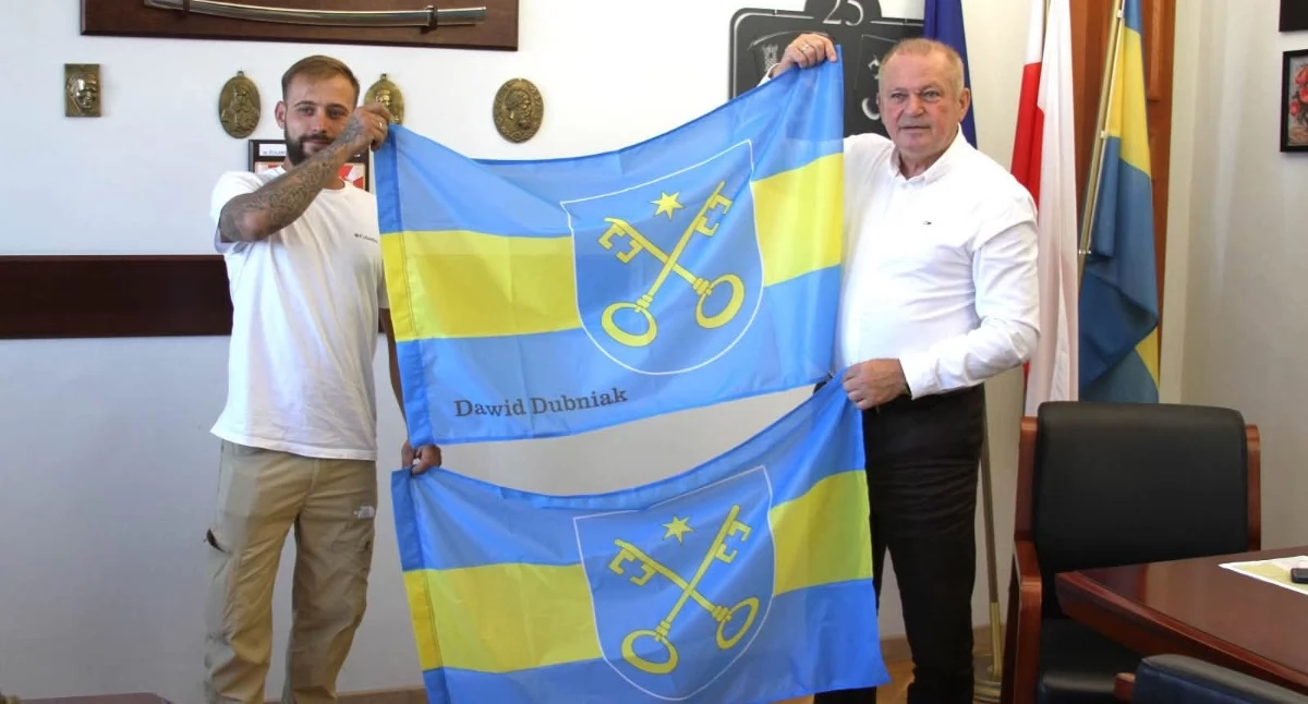 Zdjęcie: Dawid Dubniak zabierze flagę Ciechanowca na jeden z alpejskich szczytów /fot. Facebook - Gienek Święcki
