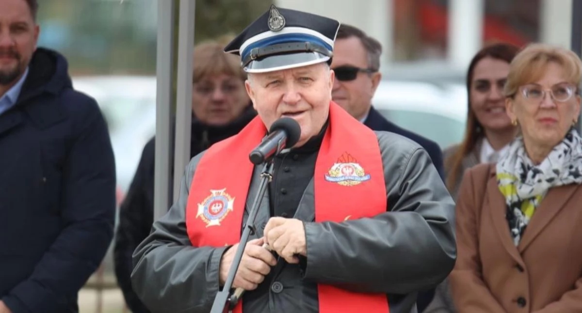 Kościół, Ponad kapłaństwa Dziekan ciechanowiecki Tadeusz Kryński przechodzi emeryturę - zdjęcie, fotografia