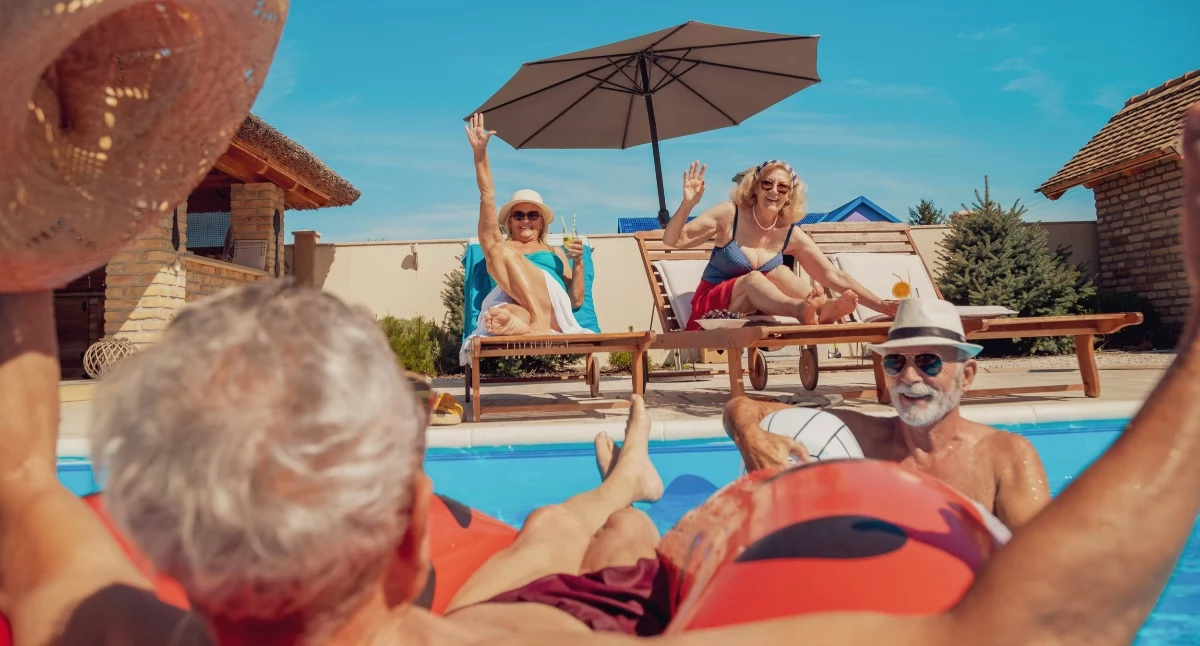 Artykuł sponsorowany, Wakacje seniora ostatnią chwilę wybrać ofertę rezygnacji komfortu - zdjęcie, fotografia