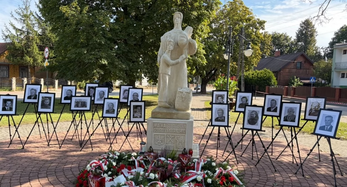Zdjęcie przedstawia: Ciechanowiec oddał hołd Matkom Sybiraczkom i ofiarom sowieckich deportacji [foto]