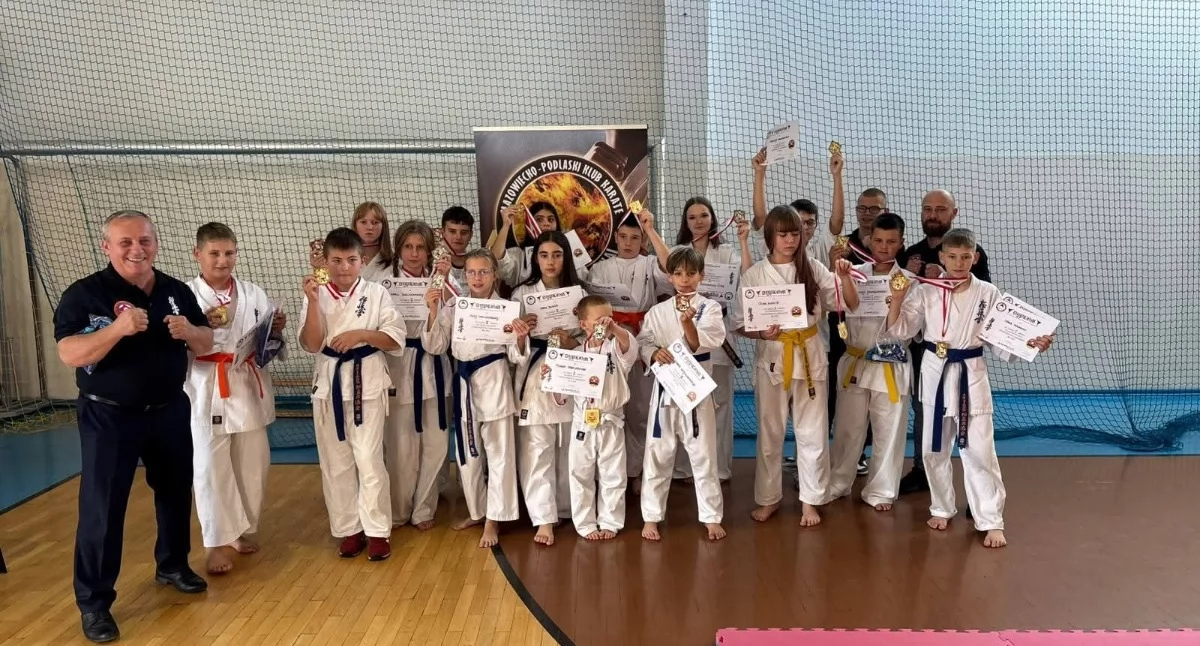 Sporty walki, medale Mazowiecko Podlaskiego Klubu Karate Udany start Białej Podlaskiej [foto] - zdjęcie, fotografia