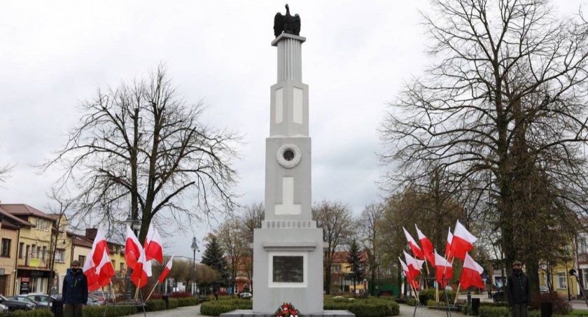 Pomnik Niepodległości, zwany pomnikiem POW (Polska Organizacja Wojskowa)