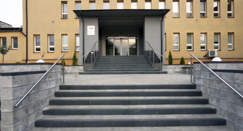 Zdjęcie: Wejście do Szpitala Ogólnego w Wysokiem Mazowieckiem