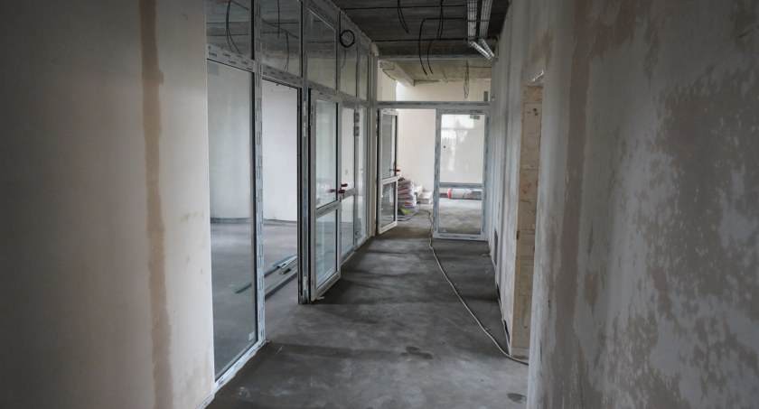 Zdjęcie przedstawiające rozbudowę szkoły w Jabłonce Kościelnej