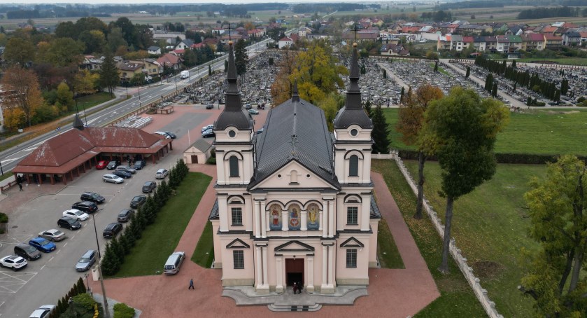 Zdjęcie przedstawia kościół pw. św. Jana Chrzciciela w Wysokiem Mazowieckiem